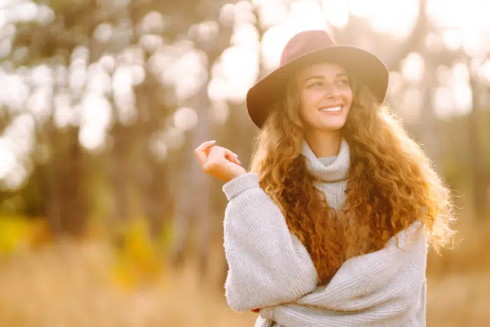 stylish-woman-sweater-hat-enjoys-autumn-nature-people-freedom-lifestyle-travel-concept